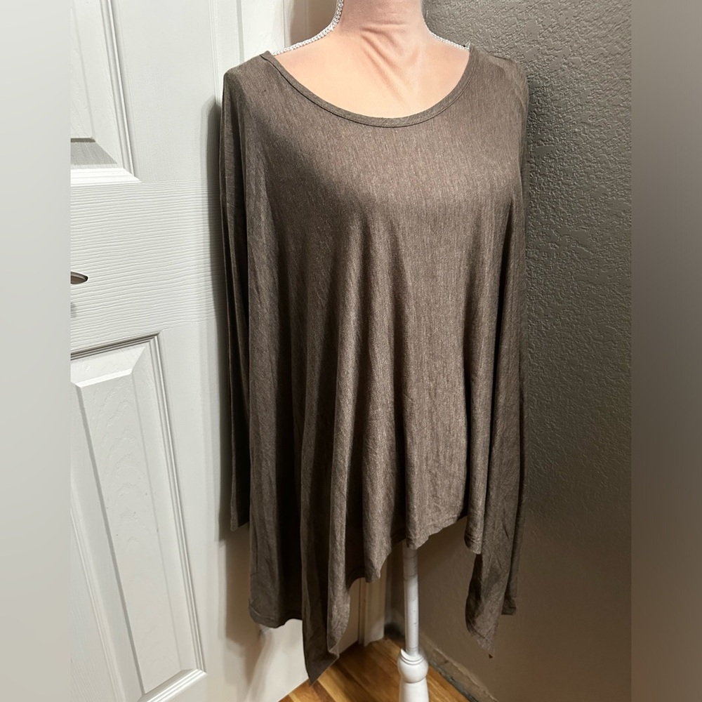 NWT Jella C. Shark Bite Knit Top